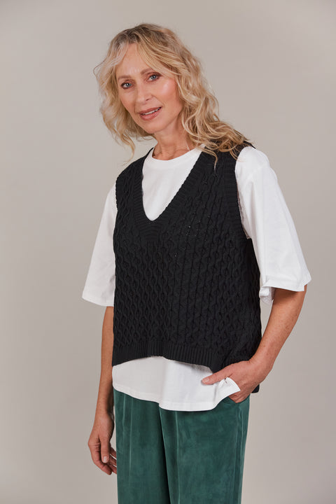 Naviva Vest